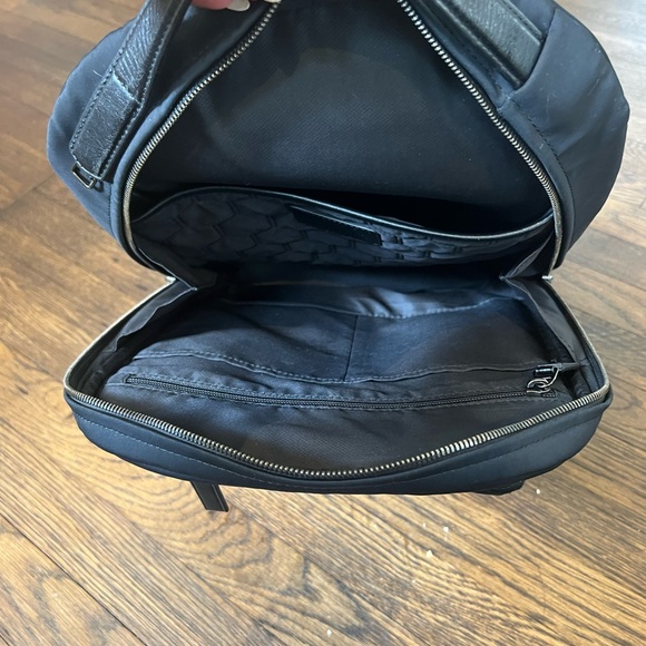 Tumi Backpack - Picture 3 of 10